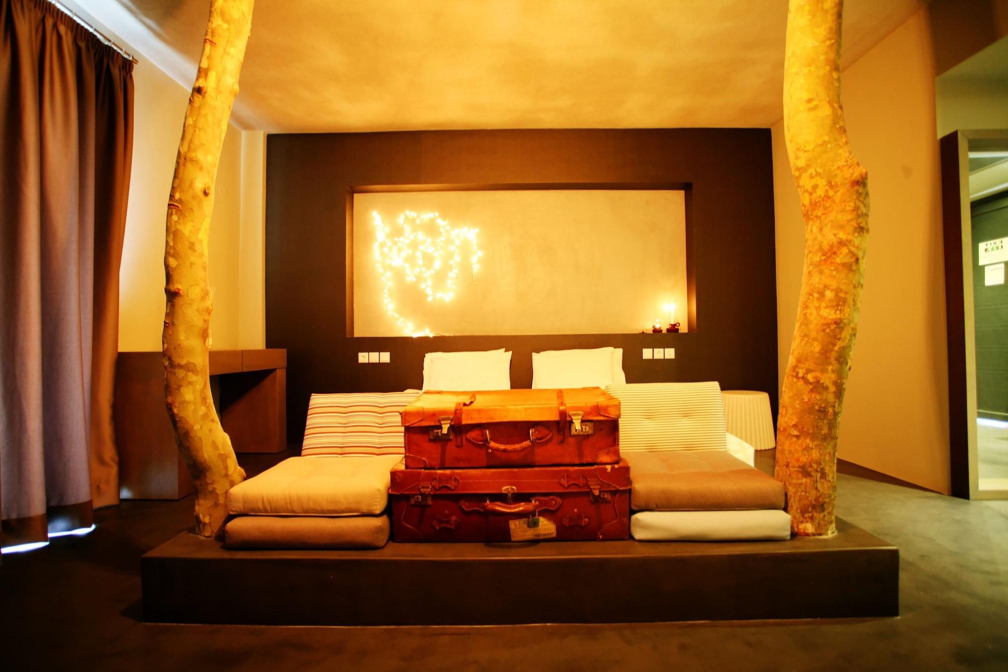 Oniropetra Boutique Hotel Karpenísion Esterno foto
